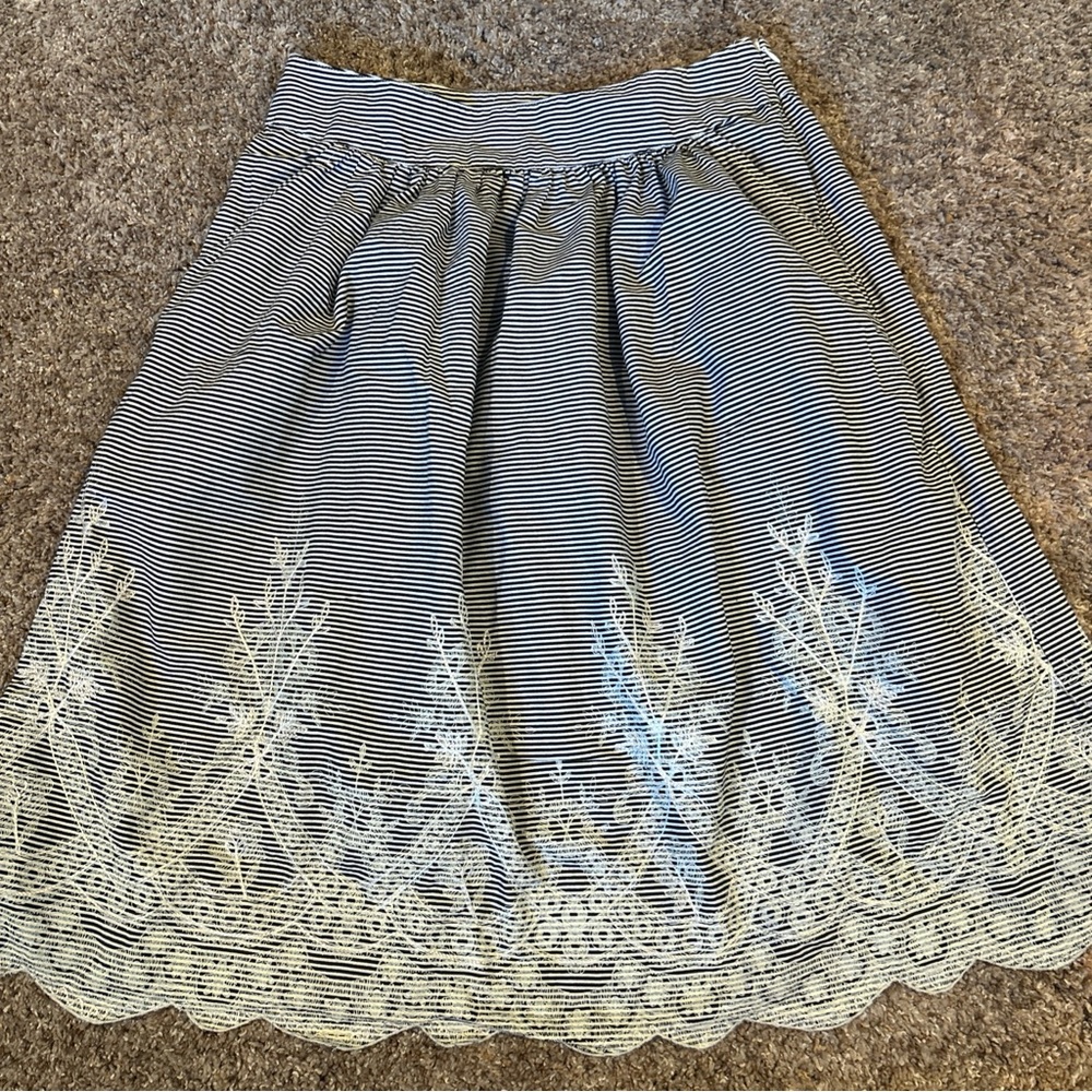 NY Collection Women’s Black White Striped Embroidered design Skirt Sz 6